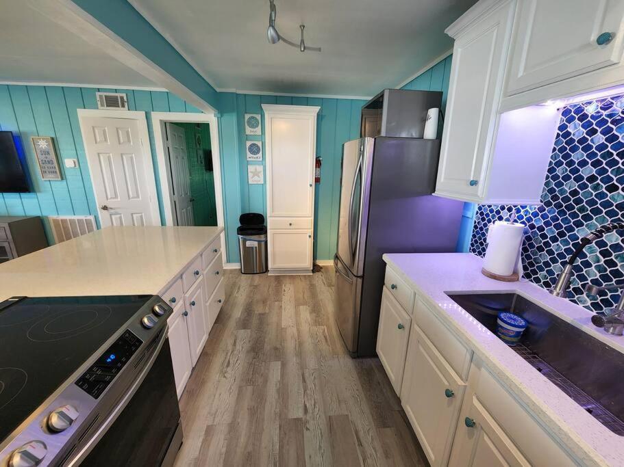 Beachview Beauty Steps To The Beach In West G Town Galveston Exterior photo