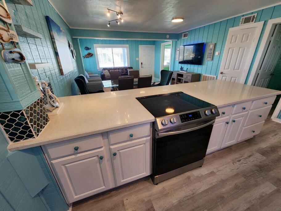 Beachview Beauty Steps To The Beach In West G Town Galveston Exterior photo