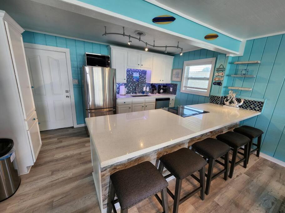 Beachview Beauty Steps To The Beach In West G Town Galveston Exterior photo